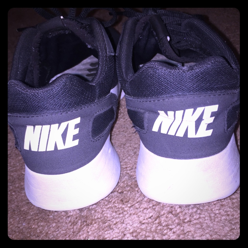 Donating soon!!! Nike Roshe shoes